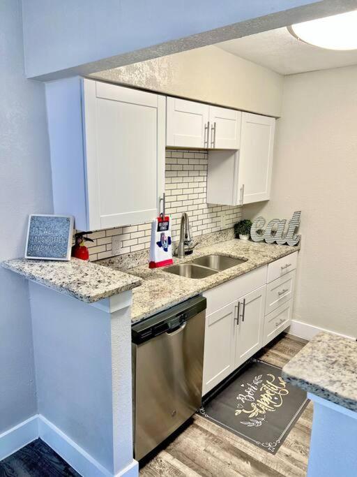 Lovely 2-Bedroom Condo Next To At&T Stadium Arlington Exterior photo